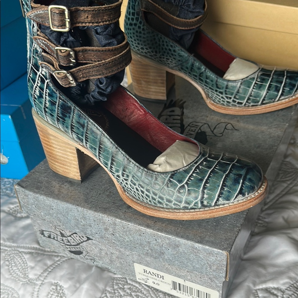 Freebird Randi Women's turquoise Croc-Embossed Green/blue Heels new w/box sz 9